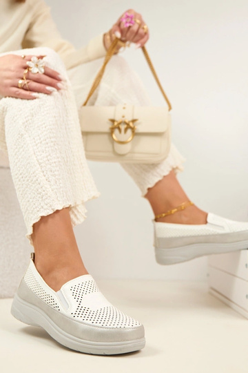 Balti sidabriniai ažūriniai...