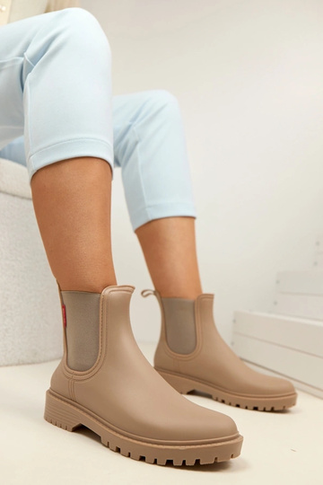 Tamsiai smėliniai guminiai... 2