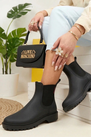 Juodi guminiai batai Alba