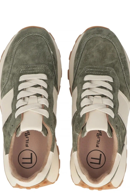 Žali odiniai bateliai platformoje...