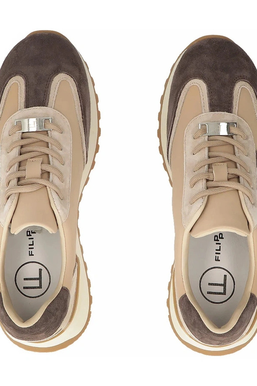 Rudi odiniai bateliai platformoje...