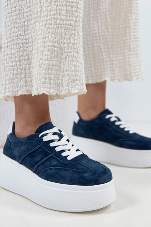 Tamsiai mėlyni odiniai bateliai...