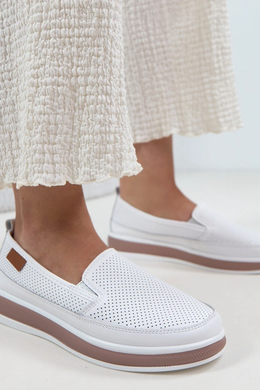 Balti ažūriniai odiniai pusbačiai...