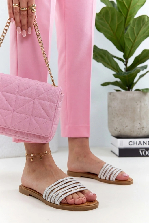 Balti šlepečiai puošti cirkoniais...