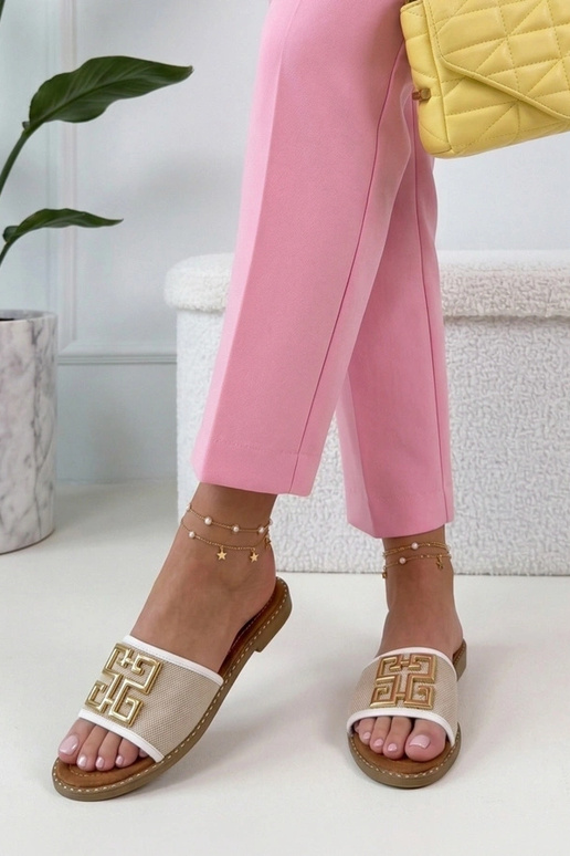 Balti šlepečiai puošti aukso...