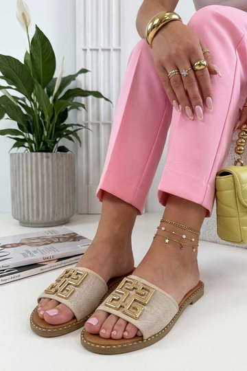 Smėlio spalvos šlepečiai...