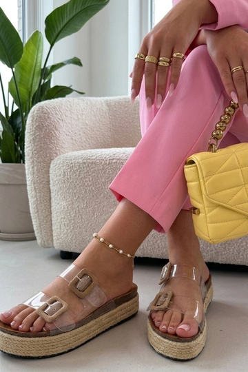 Rudi permatomai šlepečiai... 2