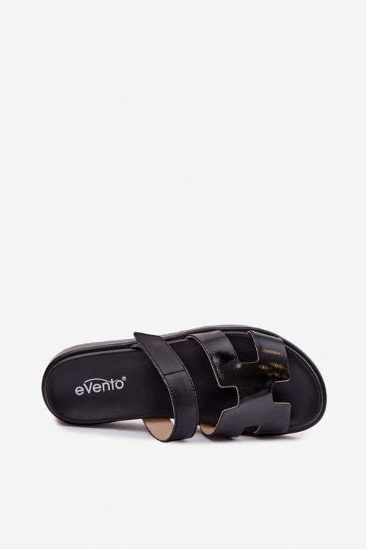 Odinės šlepetės Moteriškassusu limpančiu užsegimuem juodos spalvos Lemela