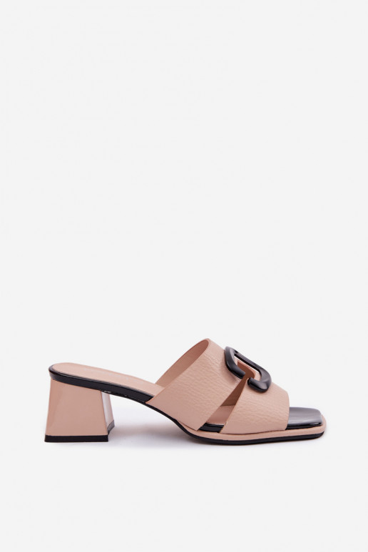 Moterų šlepetės su išpjovomis ir sagtimis ant kulniukų Vinceza 62284 smėlio spalvos