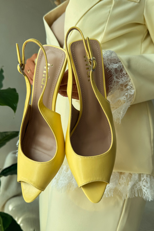 Moteriškos basutės su plonais kulniukais geltonos spalvos Sevina