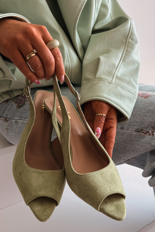 Moteriškos basutės su plonais kulniukais iš eko zomšosoĮe žalios spalvos Sevina