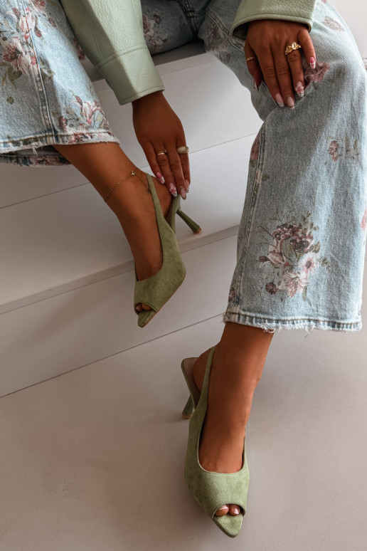 Moteriškos basutės su plonais kulniukais iš eko zomšosoĮe žalios spalvos Sevina