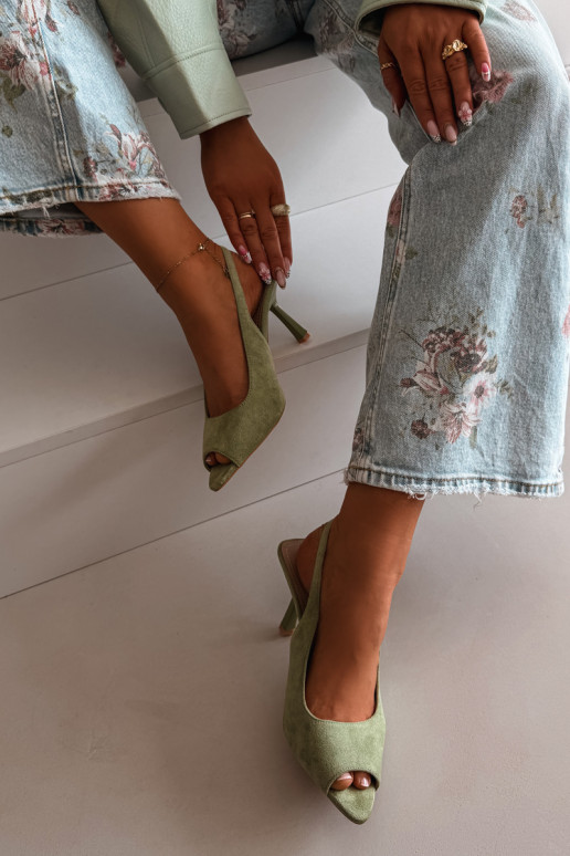 Moteriškos basutės su plonais kulniukais iš eko zomšosoĮe žalios spalvos Sevina