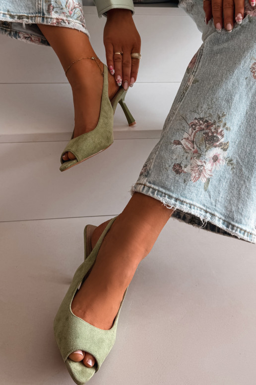 Moteriškos basutės su plonais kulniukais iš eko zomšosoĮe žalios spalvos Sevina