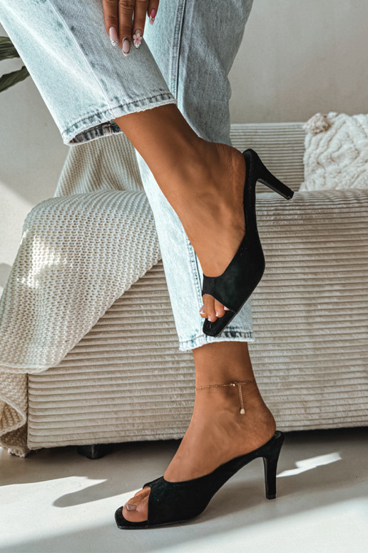 Moteriškos šlepetės Įjungta Smukłym Obcasie juodos spalvos Revina