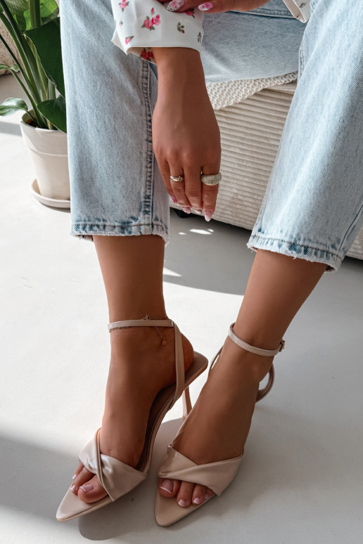 Moteriškos basutės su plonais kulniukais iš eko odos smėlio spalvos Sedira