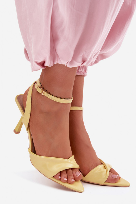 Moteriškos basutės su plonais kulniukais iš eko odos geltonos spalvos Sedira