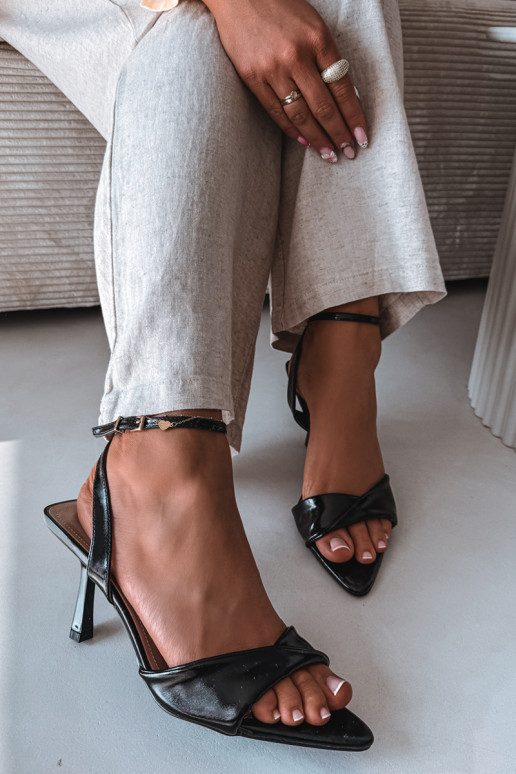 Moteriškos basutės su plonais kulniukais iš eko odos juodos spalvos Sedira