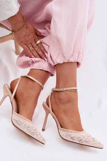 Moteriškos basutės su plonais kulniukais Dekoruotas blizgučiais I koralinės spalvosikami smėlio spalvos Nedira