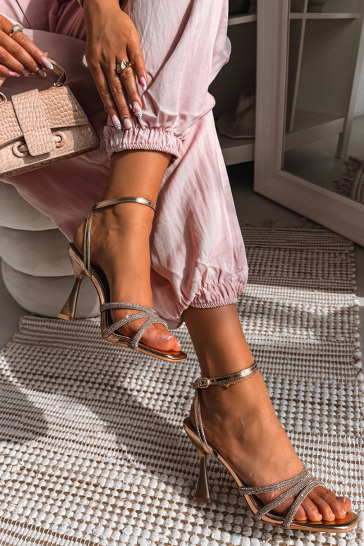 Moteriškos basutės su kulniukais Ze Zdobionymi Paskami Szampańskie Gedira