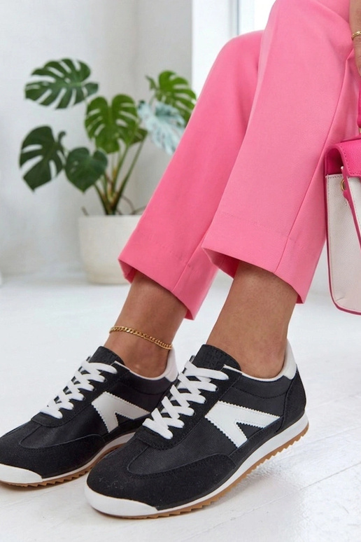 Juodi sportiniai bateliai su baltais...