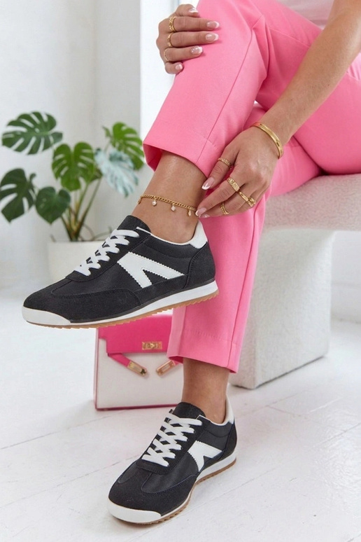 Juodi sportiniai bateliai su baltais...