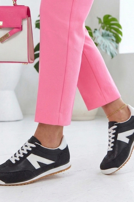 Juodi sportiniai bateliai su baltais...