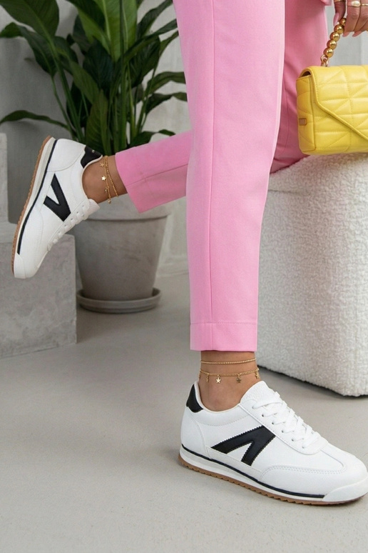 Balti sportiniai bateliai su juodais...