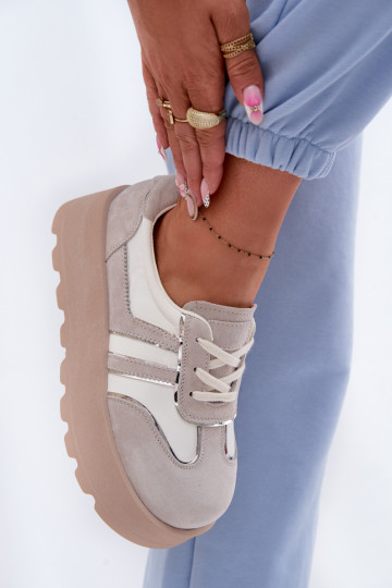 iš zomšos Sneakers modelio batai su platforma GOE TT2N4052 baltos spalvos