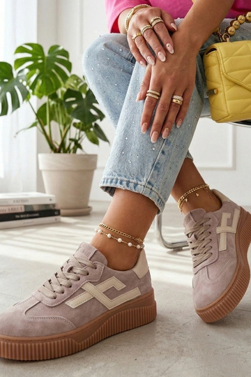 Smėlio spalvos sportbačiai... 2