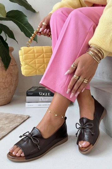 Rudos odos balerinės su...