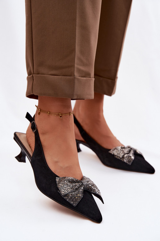 Oda Zomšinės basutės su kaspinais su kulniukais D&A CR61-3130 juodos spalvos