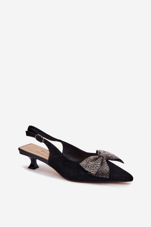 Oda Zomšinės basutės su kaspinais su kulniukais D&A CR61-3130 juodos spalvos