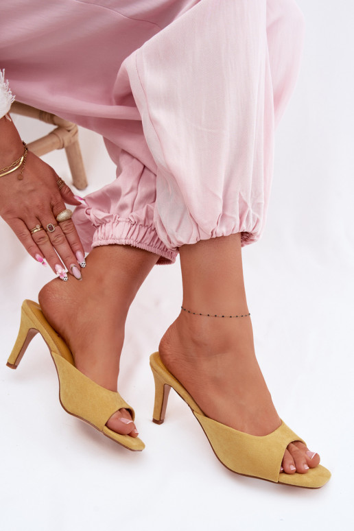 Moteriškos šlepetės Įjungta Smukłym Obcasie geltonos spalvos Revina