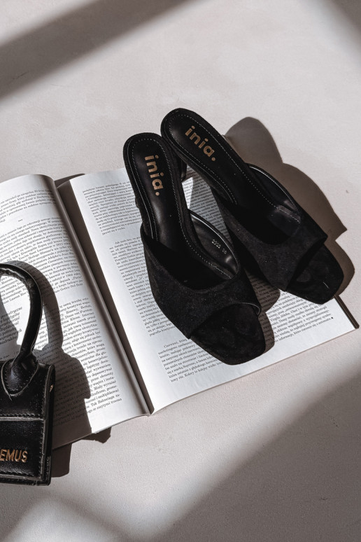 Moteriškos šlepetės Įjungta Smukłym Obcasie juodos spalvos Revina