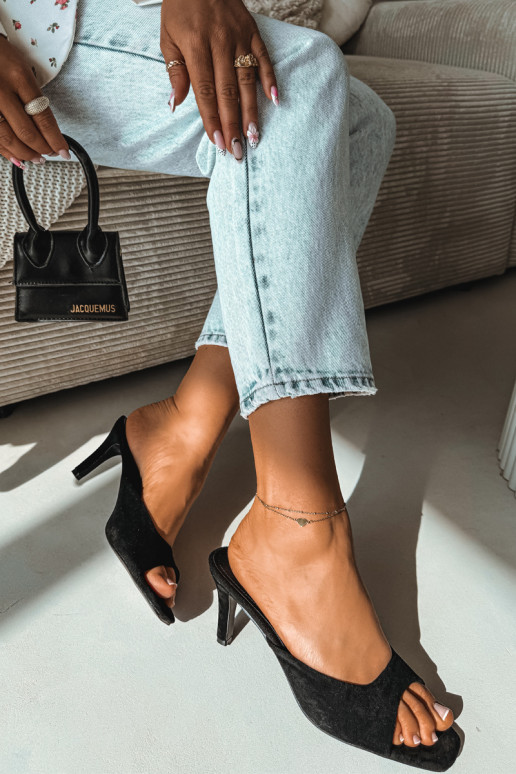 Moteriškos šlepetės Įjungta Smukłym Obcasie juodos spalvos Revina