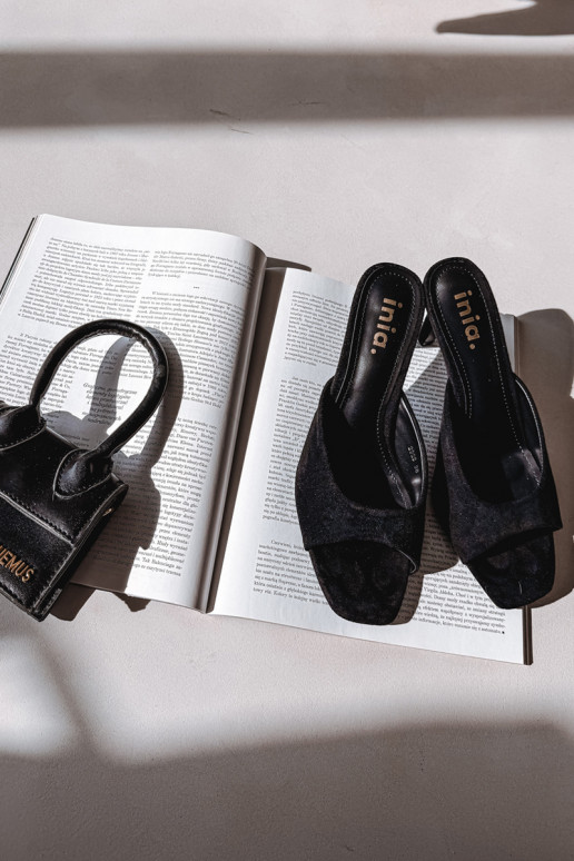 Moteriškos šlepetės Įjungta Smukłym Obcasie juodos spalvos Revina