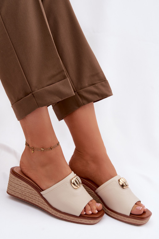 Moteriškos šlepetės su platformasuImitacją Plecionki Sergio Leone KL325 smėlio spalvos