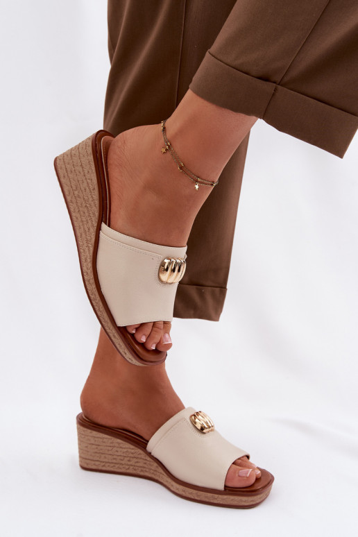 Moteriškos šlepetės su platformasuImitacją Plecionki Sergio Leone KL325 smėlio spalvos