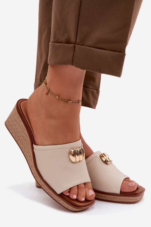 Moteriškos šlepetės su platformasuImitacją Plecionki Sergio Leone KL325 smėlio spalvos