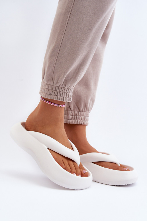 Moteriški šlepetės su putplasčiu Šlepetės baltos spalvos Roux