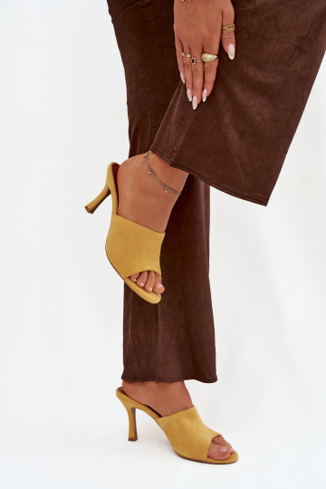 Moteriškos šlepetės su plonais kulniukaissuiš eko zomšosu geltonos spalvos Isolia 2