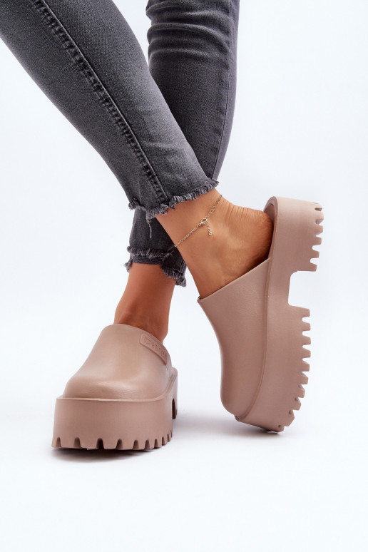 Šlepetės su madingais masyviais padais Big Star NN274016 smėlio spalvos