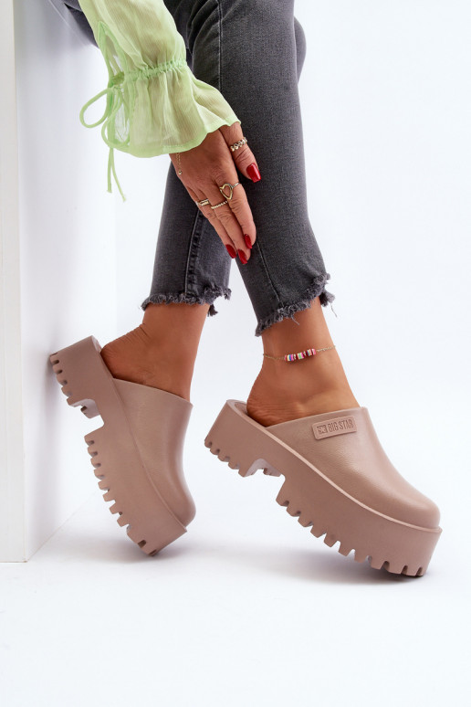 Šlepetės su madingais masyviais padais Big Star NN274016 smėlio spalvos