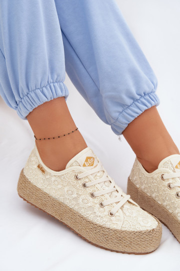 su nėrinių motyvais laisvalaikio batai espadrilės su platforma Lee Cooper LCIN-26-31-4328 smėlio spalvos
