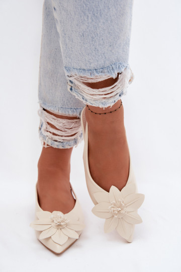 Moteriškos basutės su plačiais kulniukaissuDekoracyjnym Gėlė dramblio kaulo spalvos Telivette 2