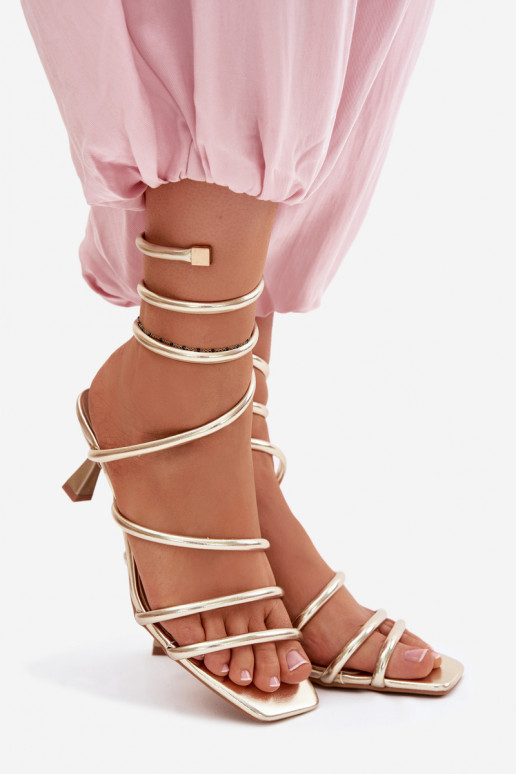 Moteriškos basutės su kulniukais su juostelėmis aukso spalvos Samara