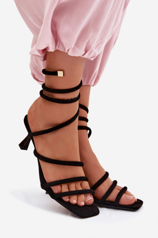 Moteriškos basutės su kulniukais su juostelėmis juodos spalvos Samara