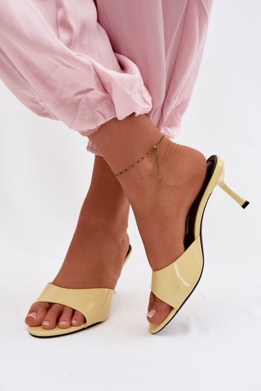 su lako efektu ŠlepetėssuImitacji Skóry su plonais kulniukais geltonos spalvos Melissea