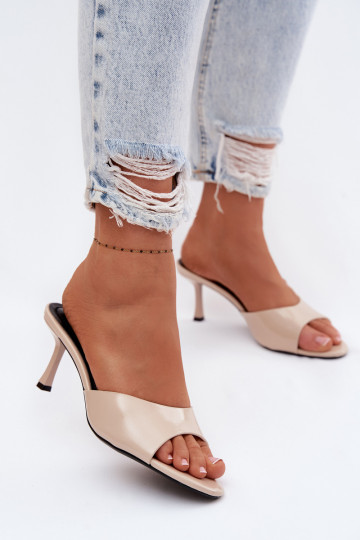 su lako efektu ŠlepetėssuImitacji Skóry su plonais kulniukais smėlio spalvos Melissea